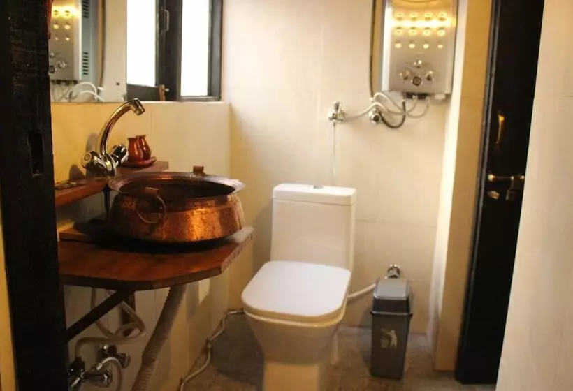 پانسیون Hira Guest House