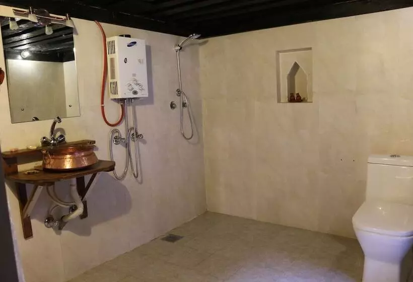 پانسیون Hira Guest House