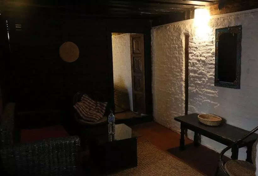 پانسیون Hira Guest House