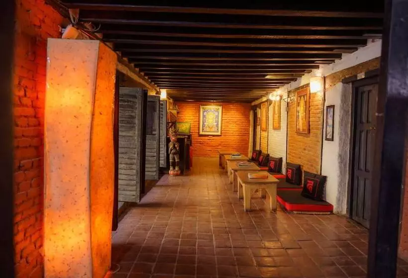 پانسیون Hira Guest House