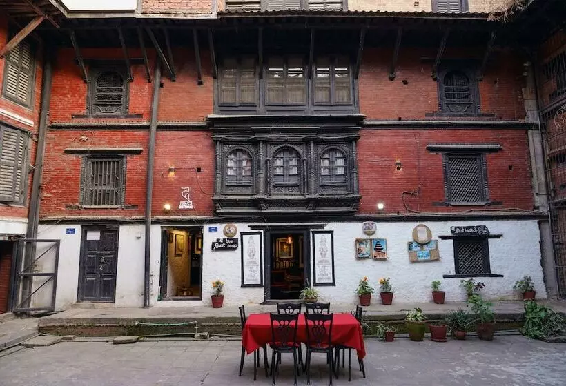 پانسیون Hira Guest House