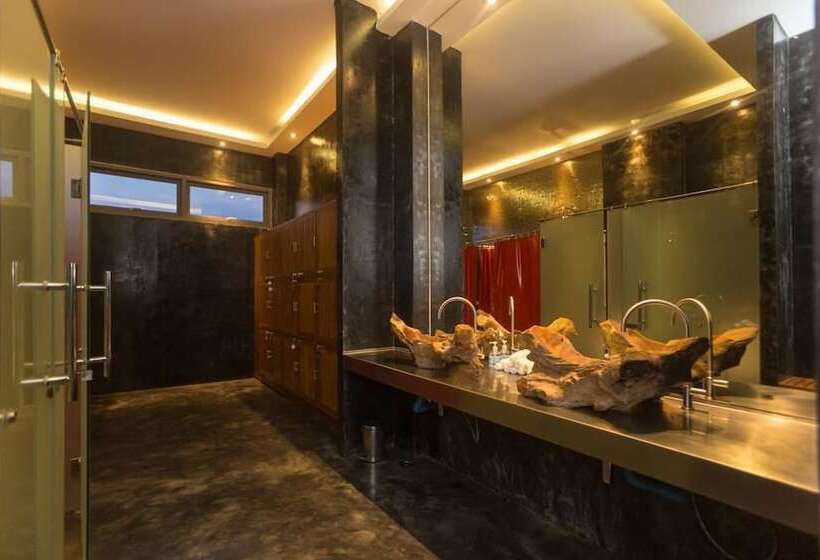 בית מלון כפרי Action Point Fitness Resort