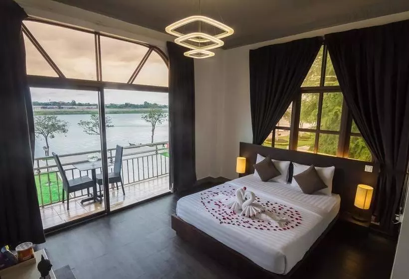 فندق Adore Riverside