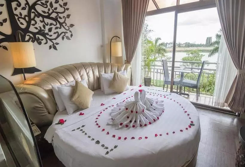 فندق Adore Riverside