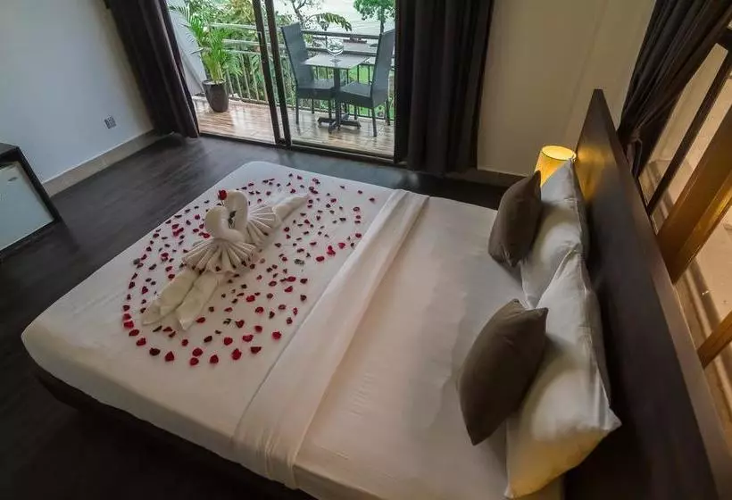 فندق Adore Riverside