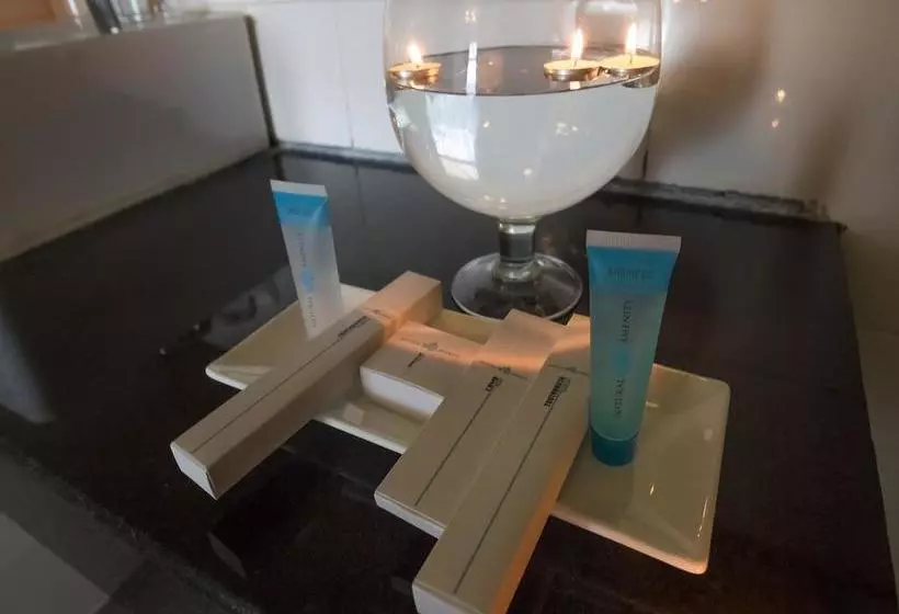 فندق Adore Riverside