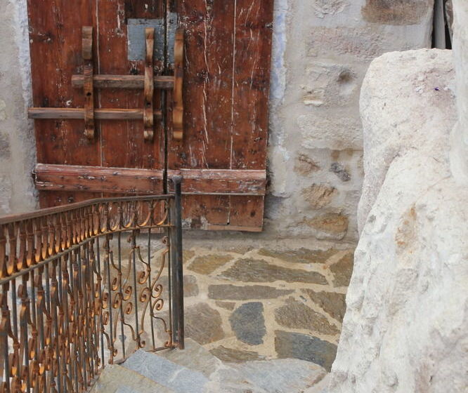 فندق Anitya Cave House