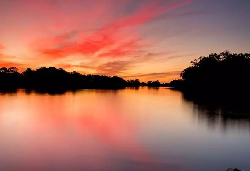 هتل Big4 Renmark Riverfront Holiday Park