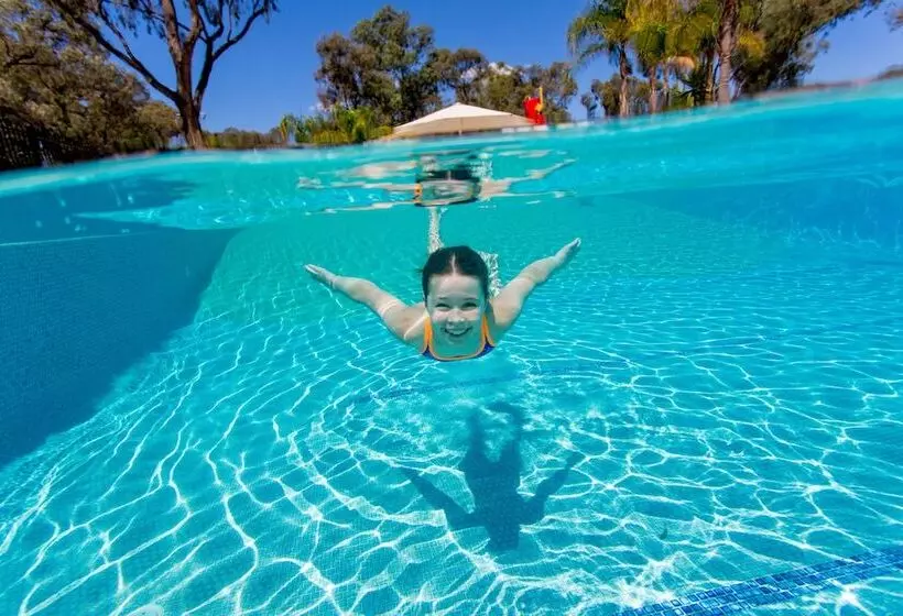 هتل Big4 Renmark Riverfront Holiday Park