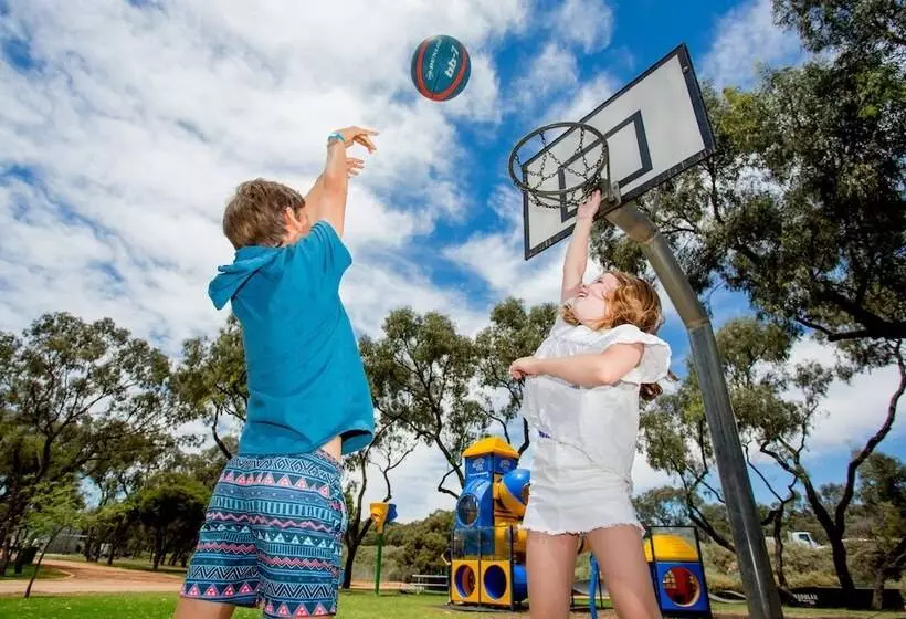 هتل Big4 Renmark Riverfront Holiday Park