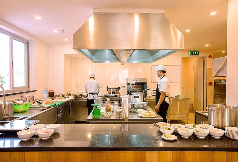 هتل Golden Rain 2