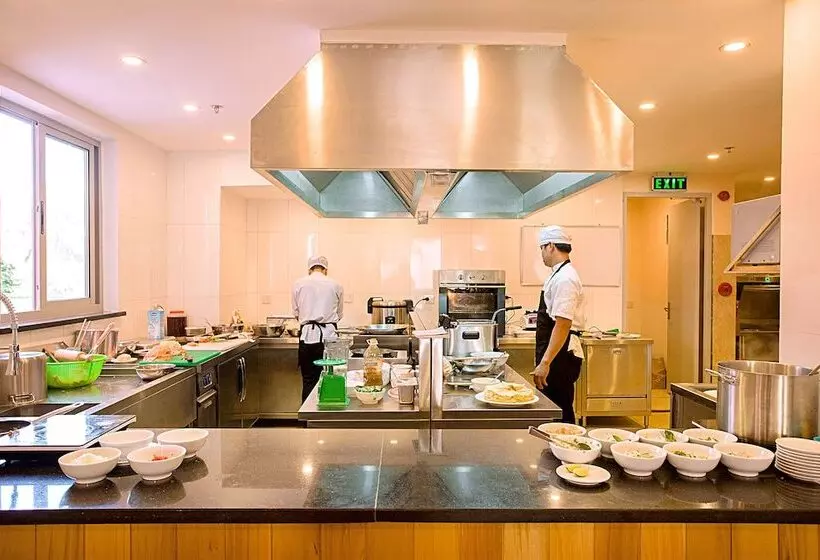 هتل Golden Rain 2