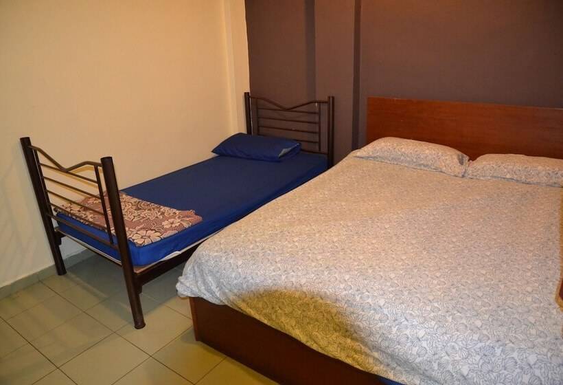 בית מלון כפרי Indah Kuala Terengganu