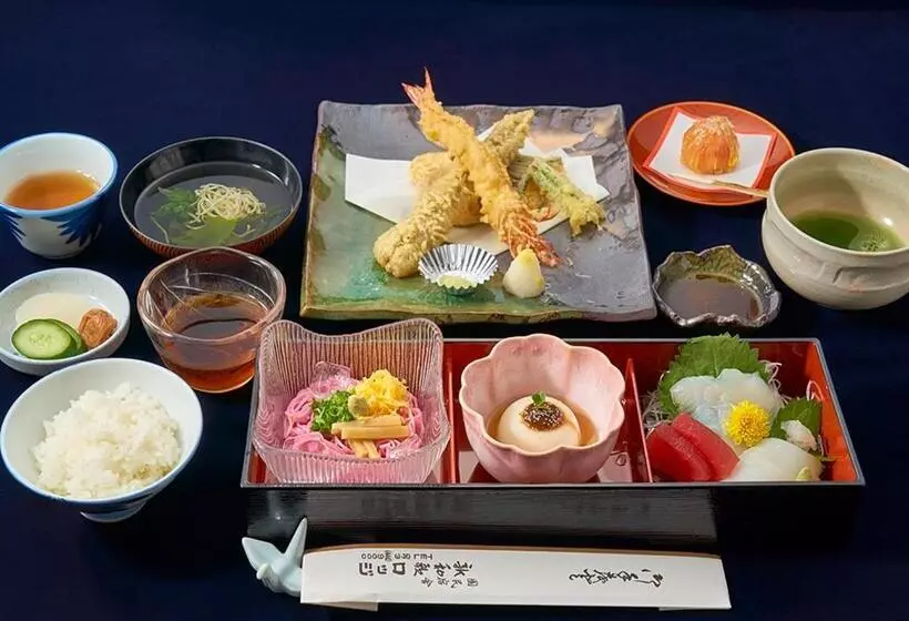 Отель Shinwaka Lodge