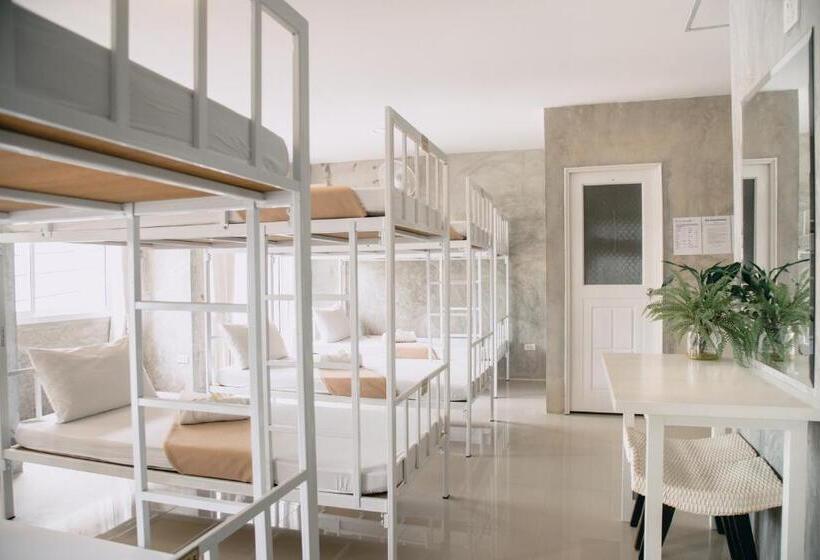 فندق صغير Ban S Avenue Guesthouse