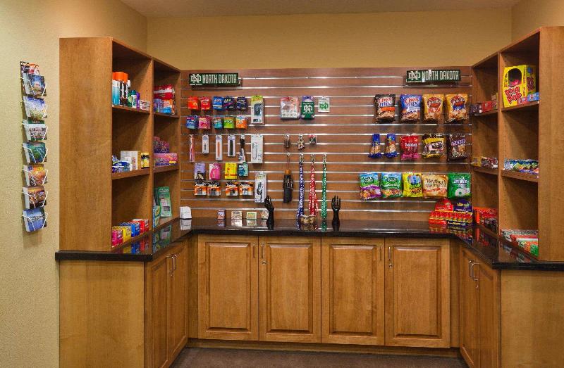 فندق Grand Forks Lodge And Suites