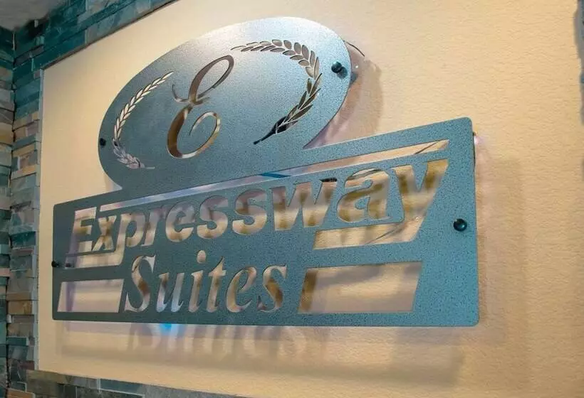 فندق Grand Forks Lodge And Suites