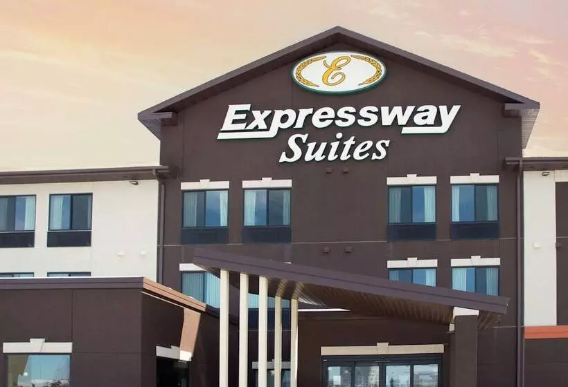 فندق Grand Forks Lodge And Suites