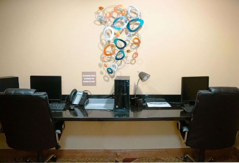 فندق Grand Forks Lodge And Suites