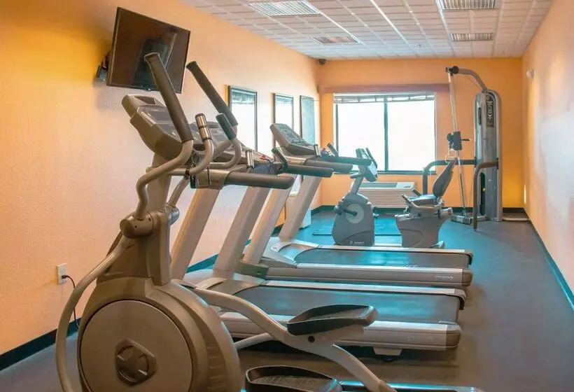 فندق Grand Forks Lodge And Suites