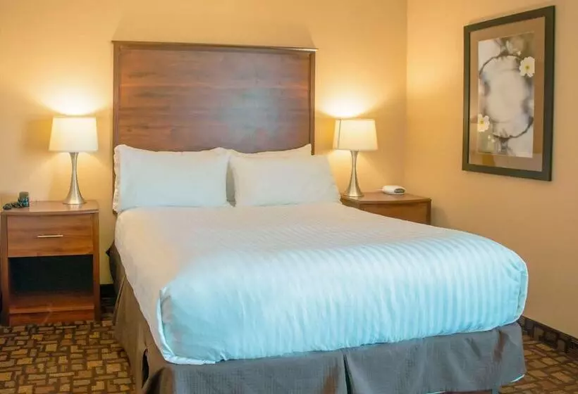 فندق Grand Forks Lodge And Suites