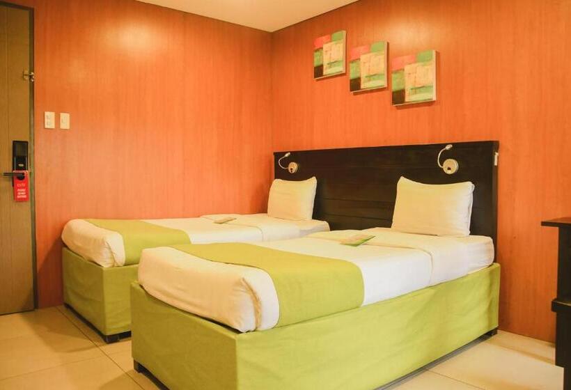 Jade Hotel And Suites