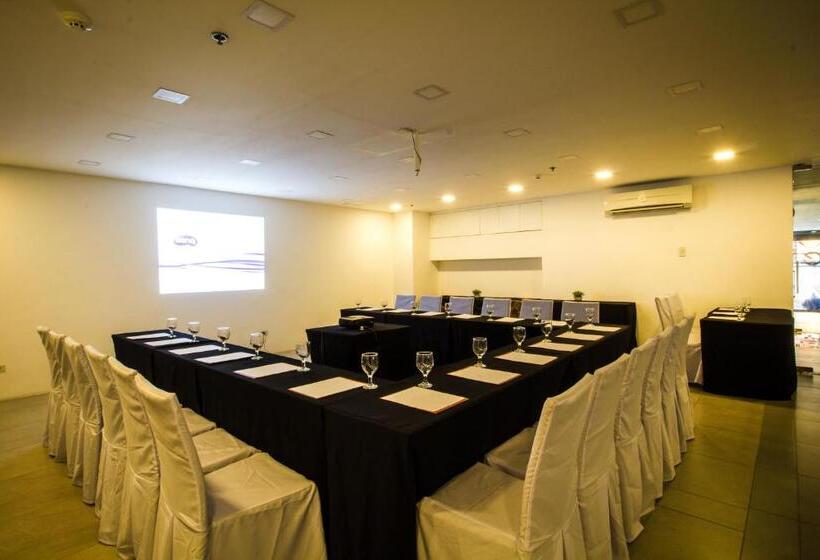 Jade Hotel And Suites