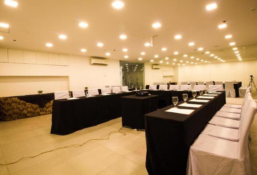 Jade Hotel And Suites