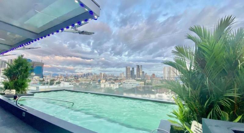 Jade Hotel And Suites