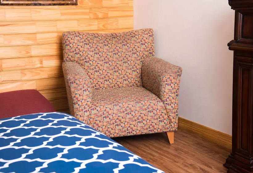 ホテル Yosemite Gold Country Lodge