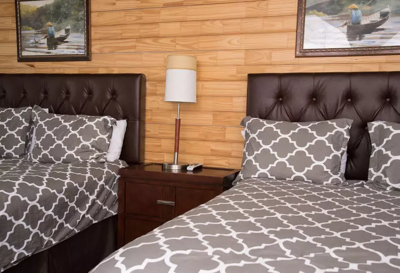 ホテル Yosemite Gold Country Lodge