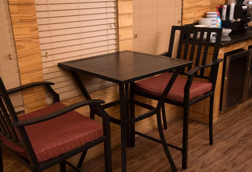 ホテル Yosemite Gold Country Lodge