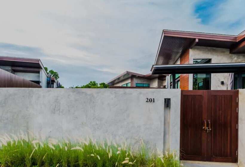 Sea Two Pool Villa Resort Pattaya