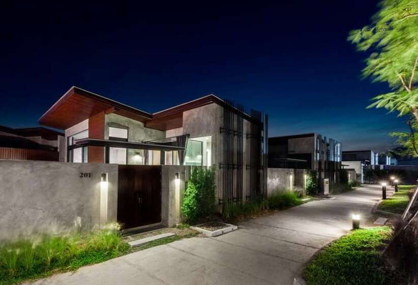 Sea Two Pool Villa Resort Pattaya