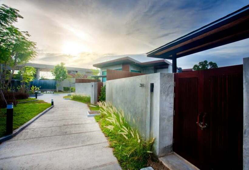 Sea Two Pool Villa Resort Pattaya