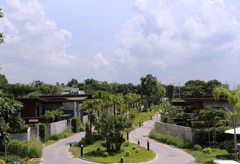 Sea Two Pool Villa Resort Pattaya