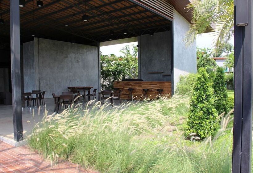 Sea Two Pool Villa Resort Pattaya