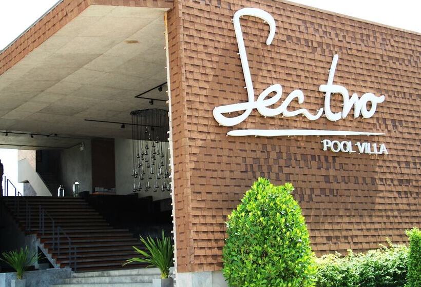 Sea Two Pool Villa Resort Pattaya