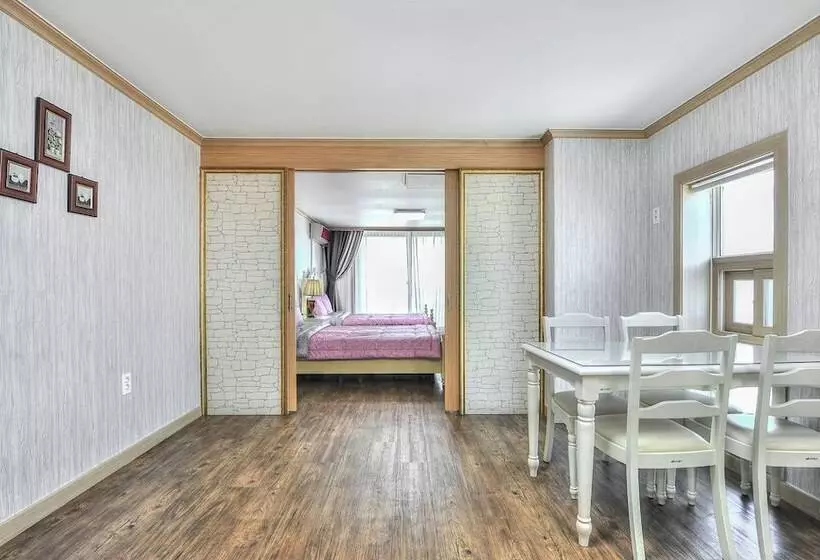 Sokcho Esher House Pension