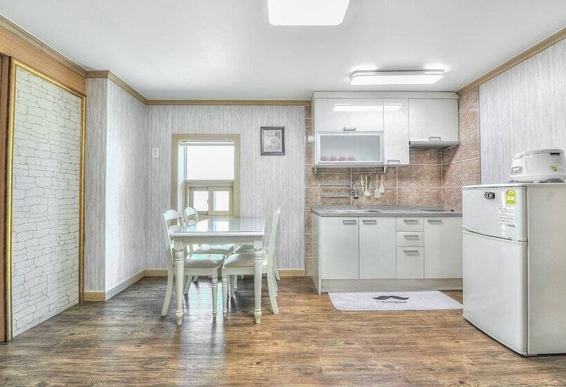 Sokcho Esher House Pension