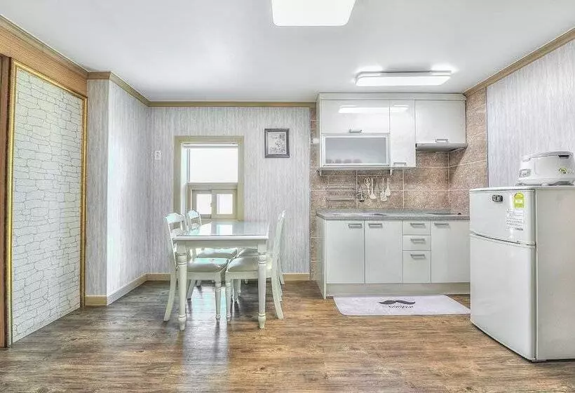 Sokcho Esher House Pension