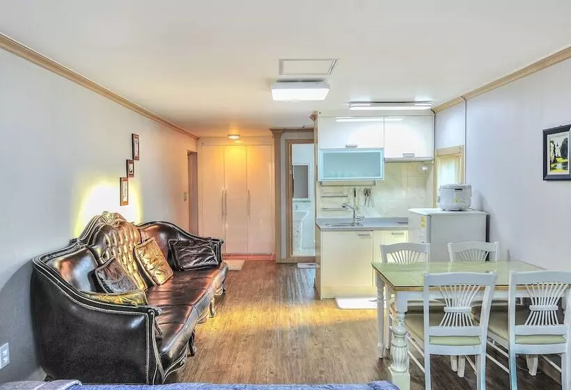 Sokcho Esher House Pension