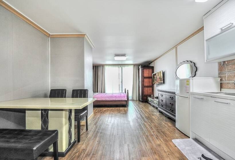 Sokcho Esher House Pension