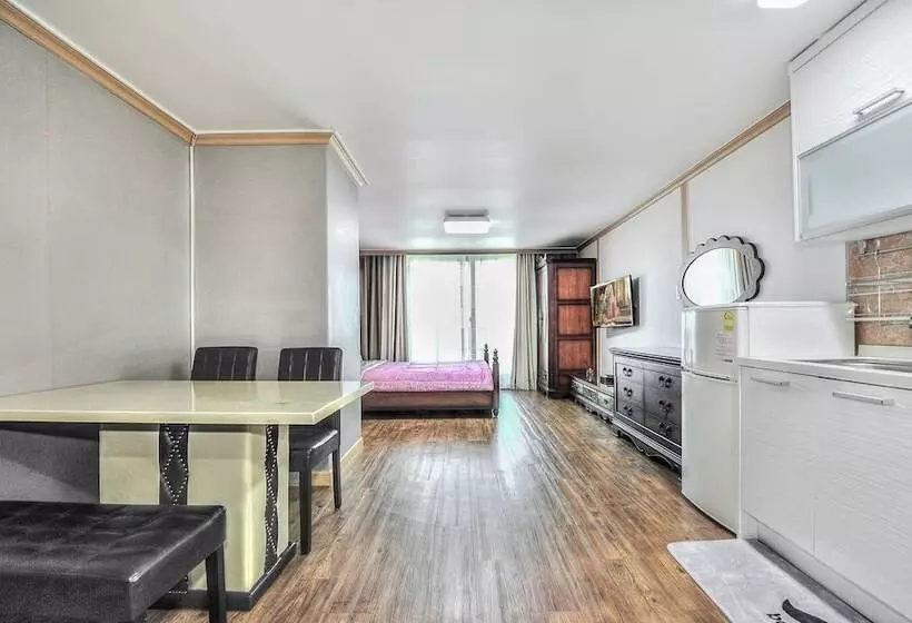 Sokcho Esher House Pension