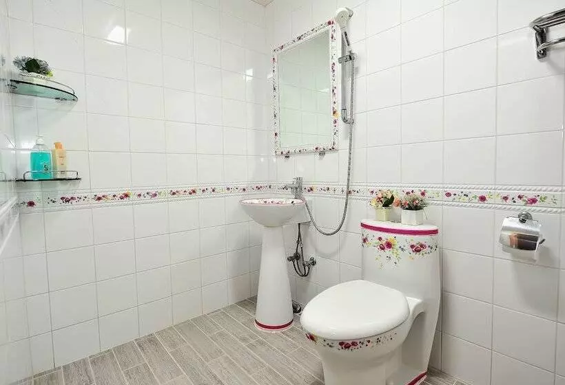 Sokcho Esher House Pension