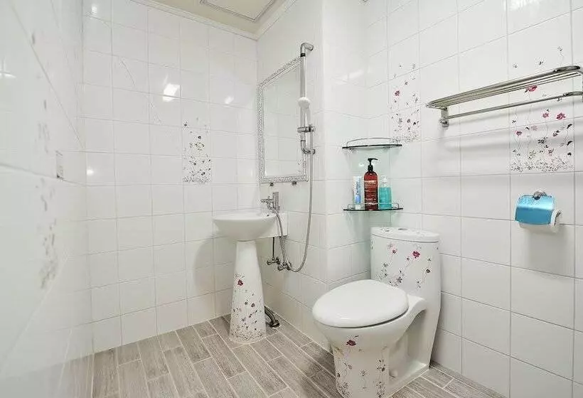 Sokcho Esher House Pension