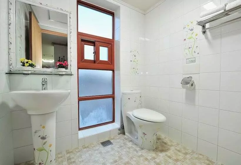 Sokcho Esher House Pension