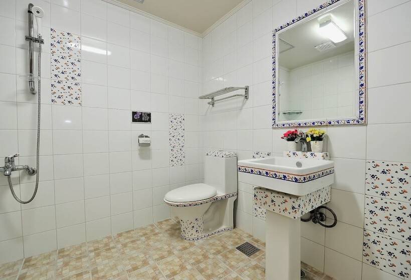 Sokcho Esher House Pension