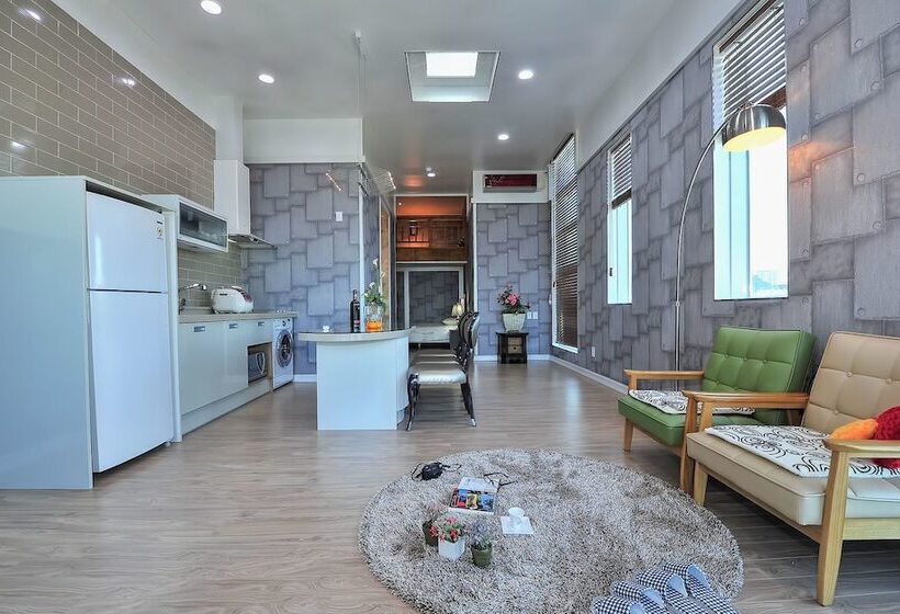 Sokcho Esher House Pension