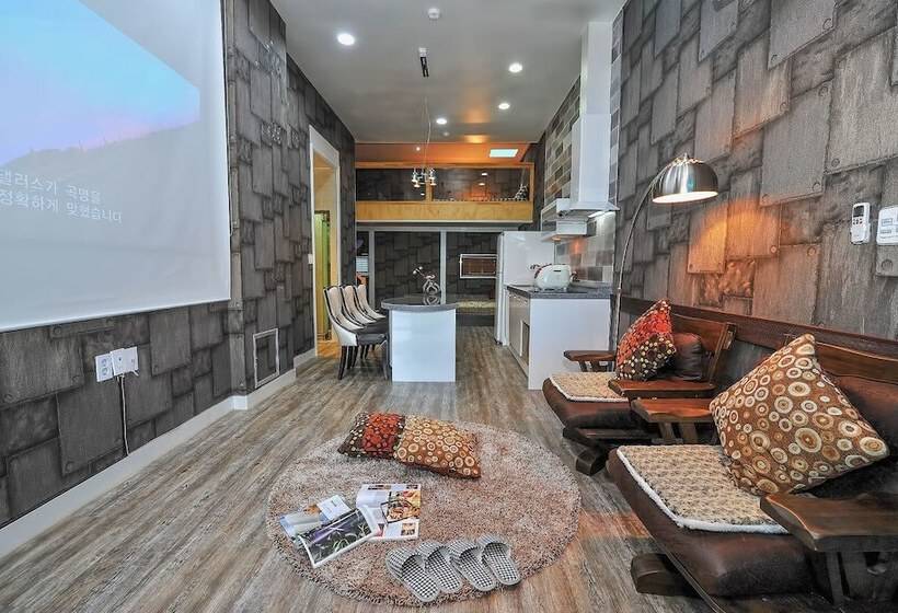 Sokcho Esher House Pension